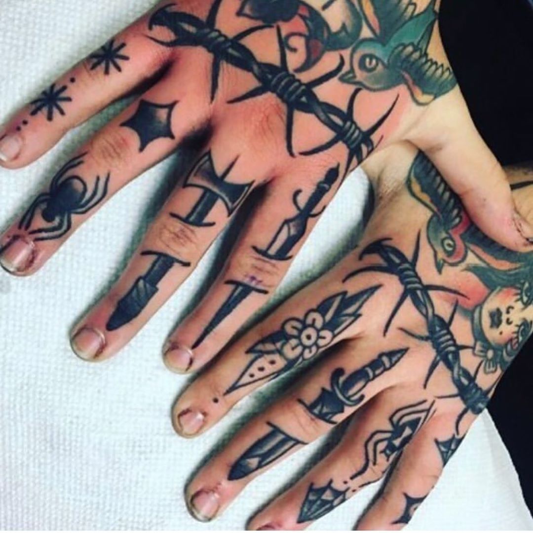 10.8 mil curtidas, 36 comentários - Interviews And Tattoos  (@topclass_traditional) no Instagram: “Coo… | Hand and finger tattoos, Finger  tattoos, Men finger tattoos