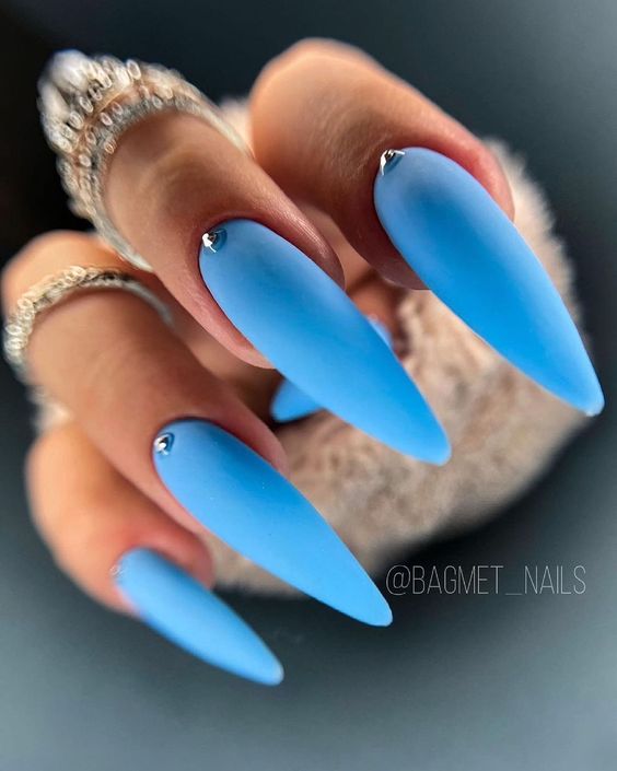 15 Chic Matte Winter Nail Ideas for 2023-2024