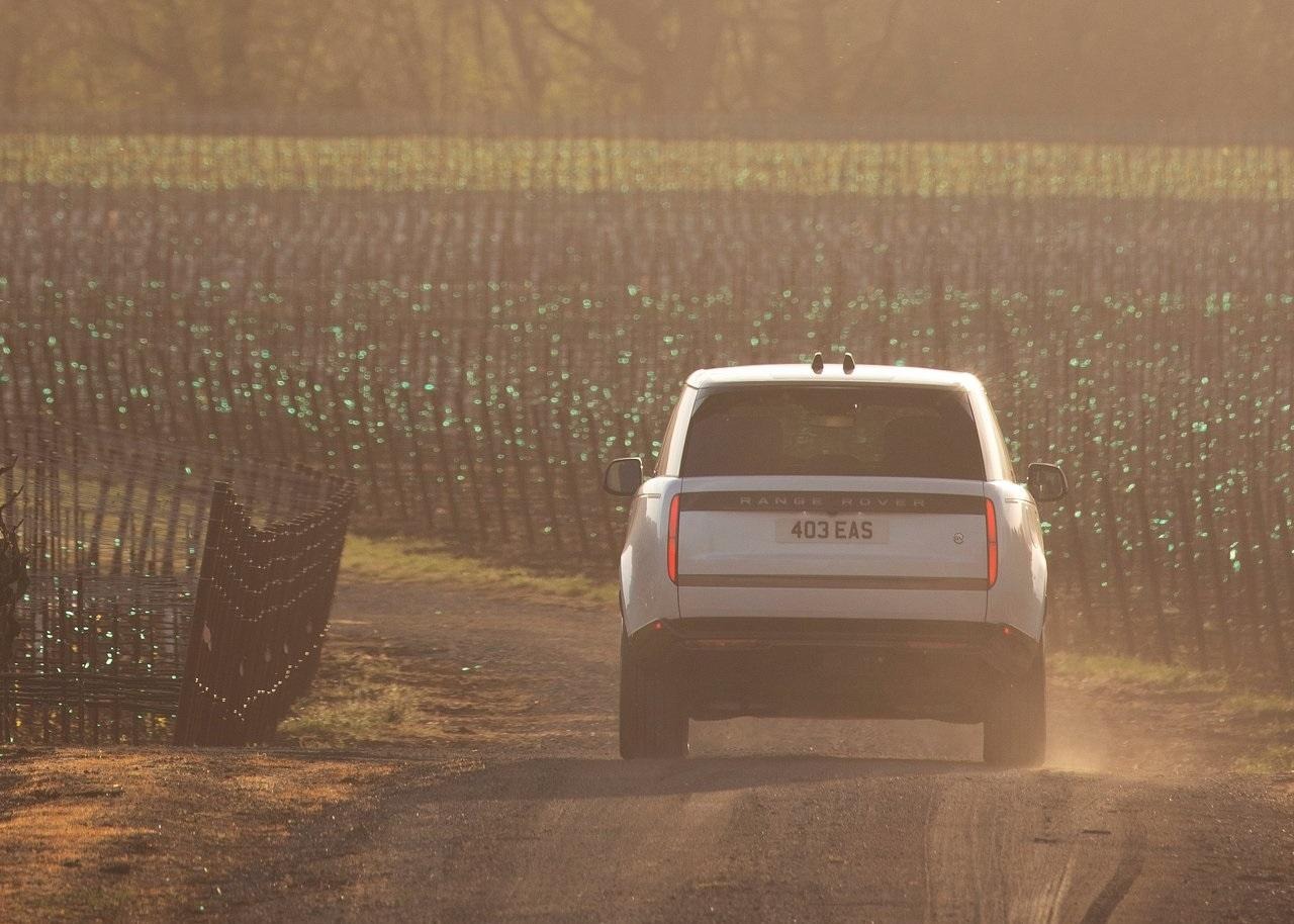 2022 Land Rover Range Rover SV Serenity