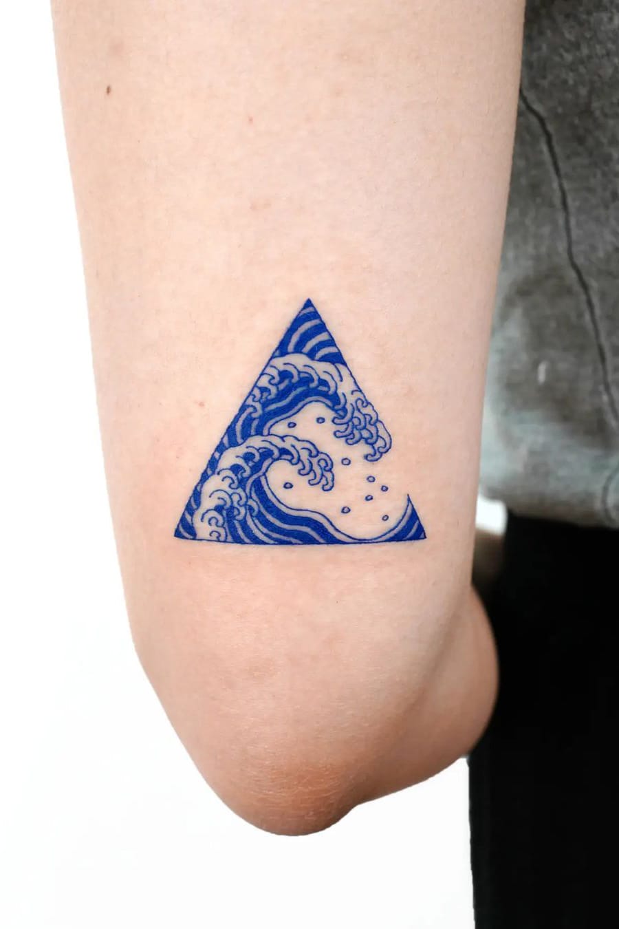 32 Gorgeous Wave Tattoo Designs You Should Try in 2023 – The Daily Worlds