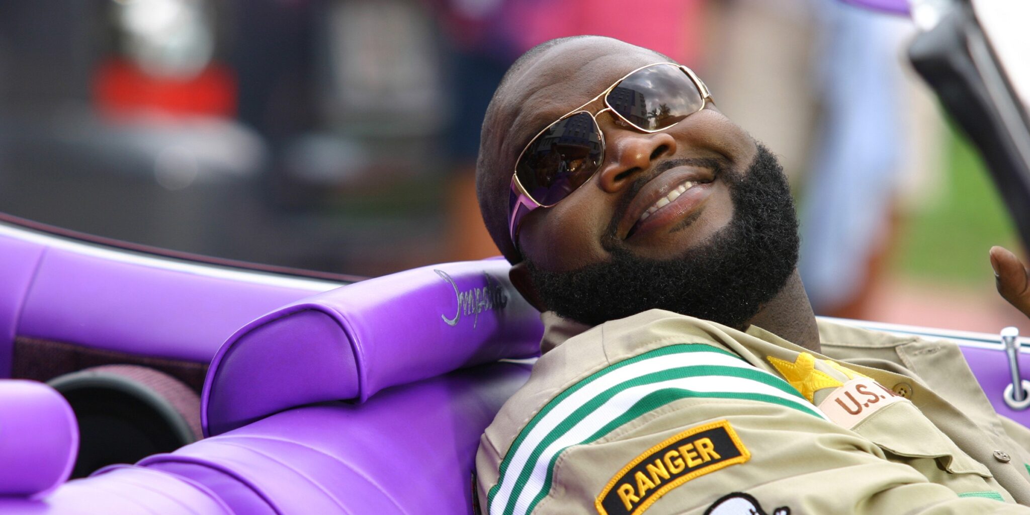 Rick Ross shows off his unique purple supercar at the auto show. WoWwwwwwwwwwwwwww!