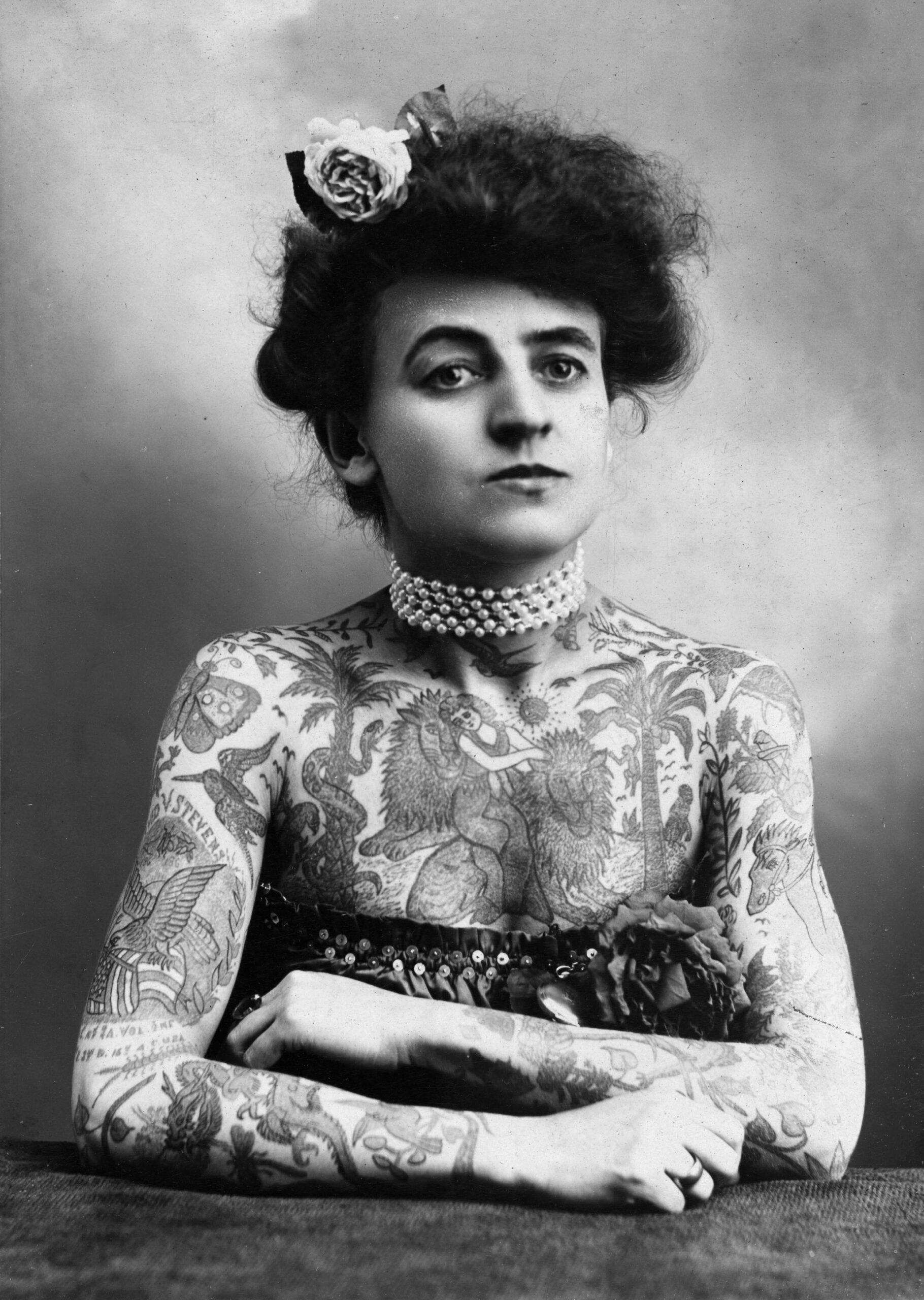 File:Body art, 1907 black n white.jpg - Wikimedia Commons