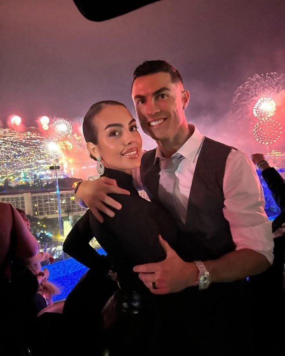 Cristiano Ronaldo And Georgina With His Family Welcomed The New Year 2024 In Style