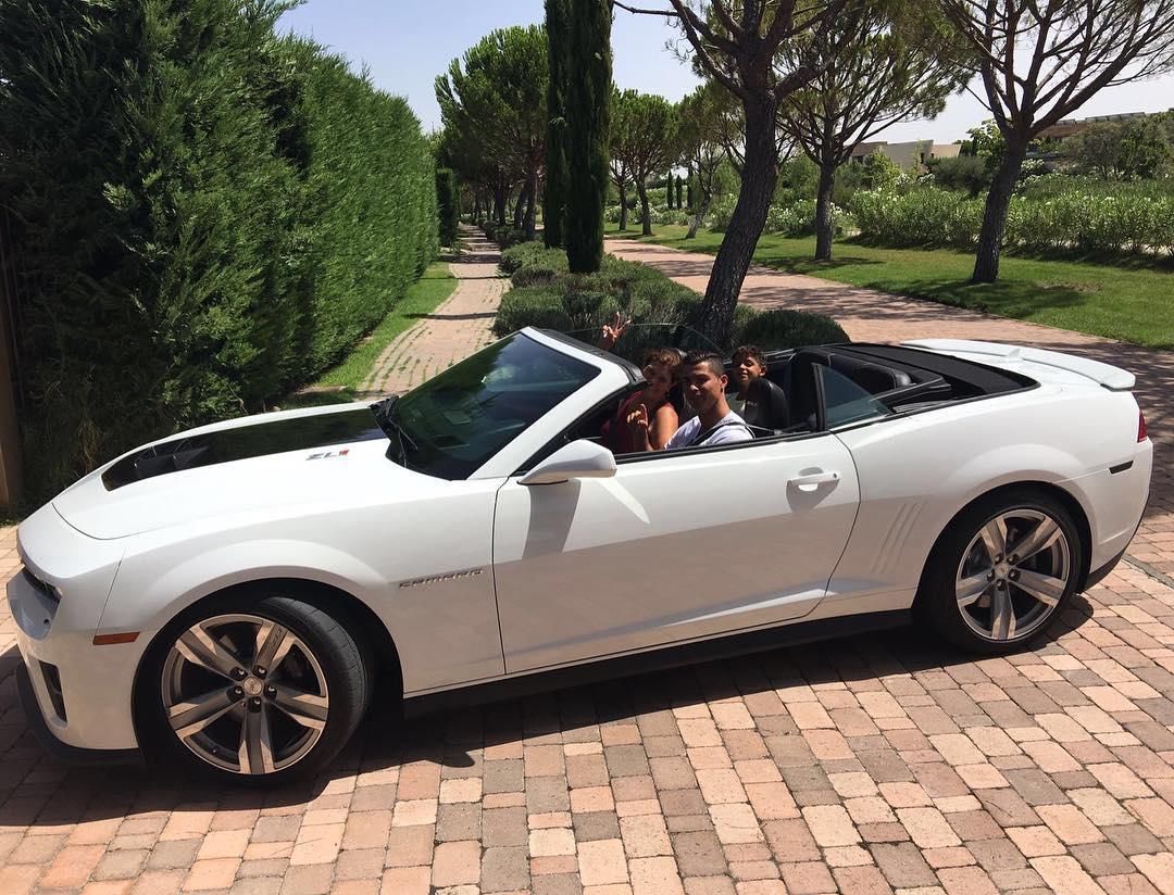 Ronaldo arrives at his old Madrid home in his white Mustang convertible