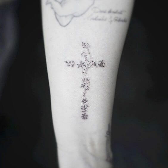 "cross tattoos-11"