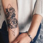 Geometric tattoos for girls - perfect on the arm (22 photos) 45 tattoo