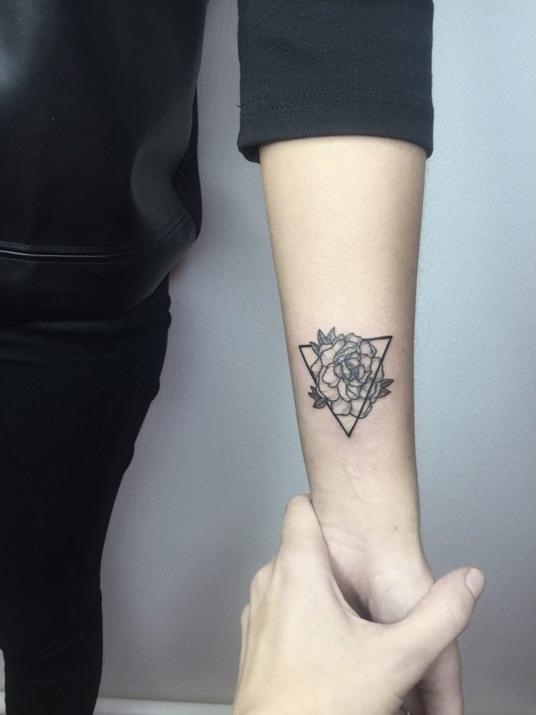 Geometric arm tattoos for girls (39 photos) 26 tattoos