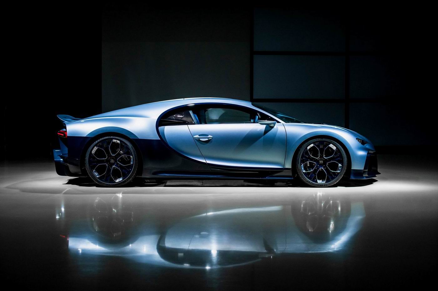 One-off Chiron Profilée makes £8.7million at invite-only event - and it might be the last Bugatti with a 16-cylinder engine - amazingdailynews.com