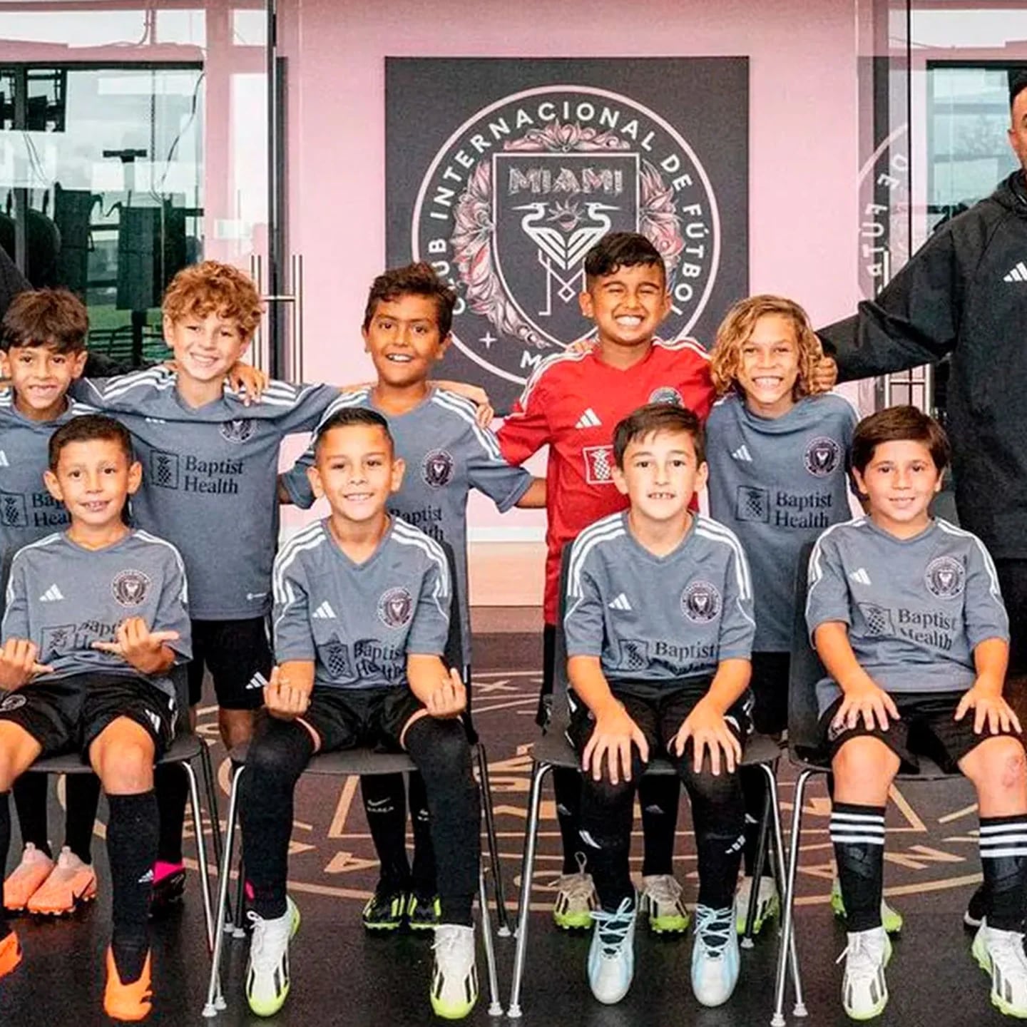 Las fotos oficiales de Thiago y Mateo Messi que publicó la academia del  Inter Miami - Infobae