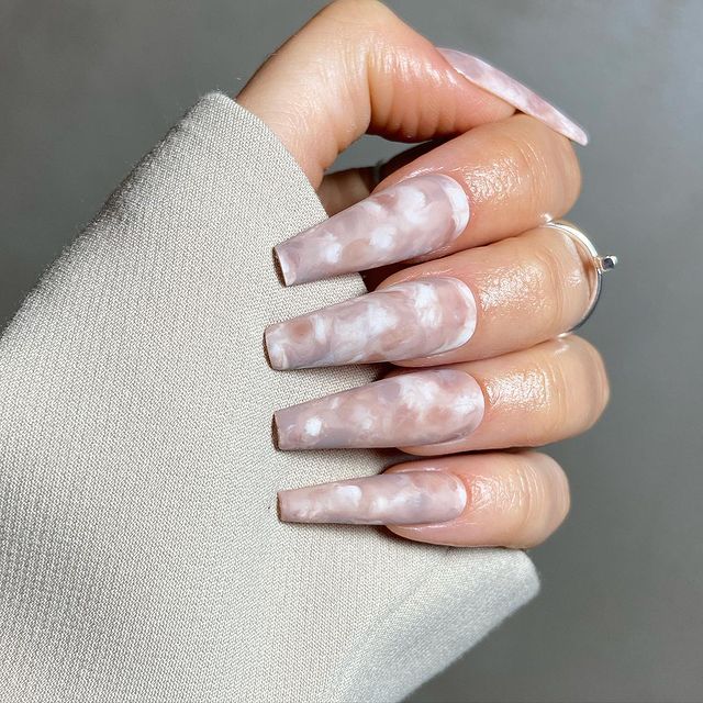 Cloudy Caramel Frappuccino Nails