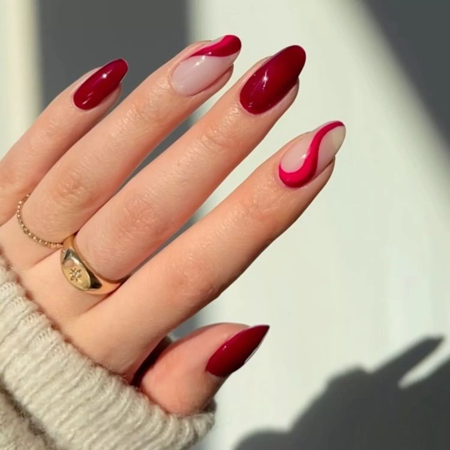 Retro swirly red manicure