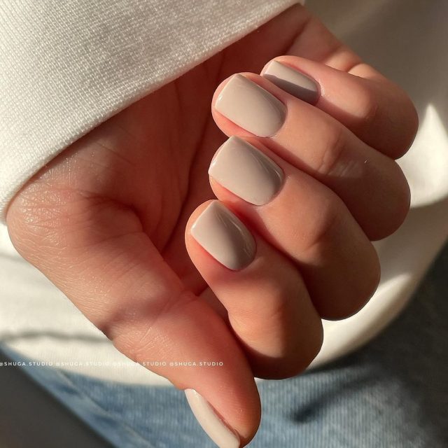 Cozy Beige Nails