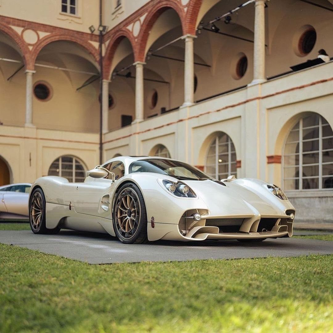 Close-up Of Pagani Utopia – “Successor” Of The Wind God Huayra With 873 Horsepower Launched With A Limited Number Of Only 99 Units In The World