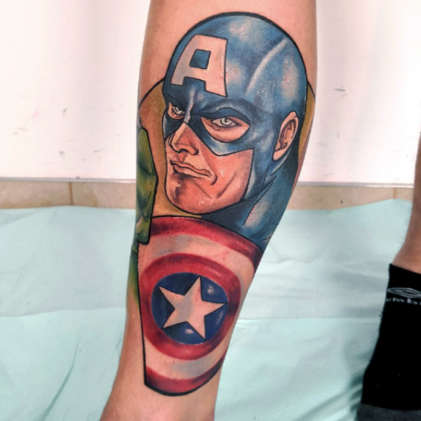 Hình xăm captain america ở chân