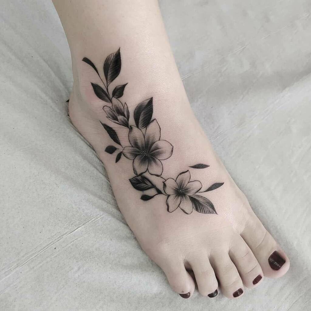 252 Tatuajes en el Tobillo y Empeine Flores y Hojas Negras