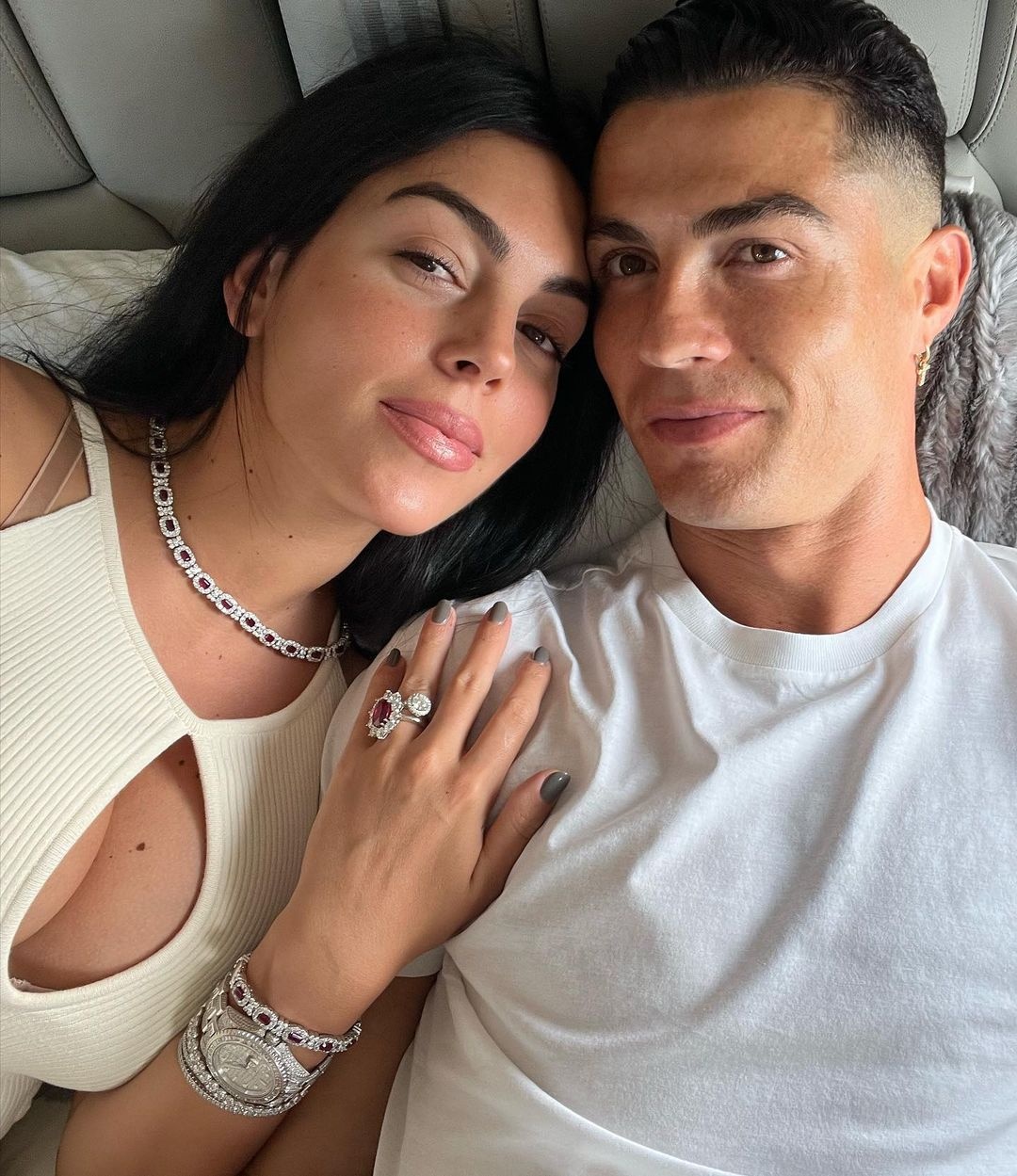 Cristiano Ronaldo,  Georgina Rodriguez,  dong ho mau hong,  dong ho Ronaldo,  Bo Dao Nha,  doi tuyen quoc gia anh 6