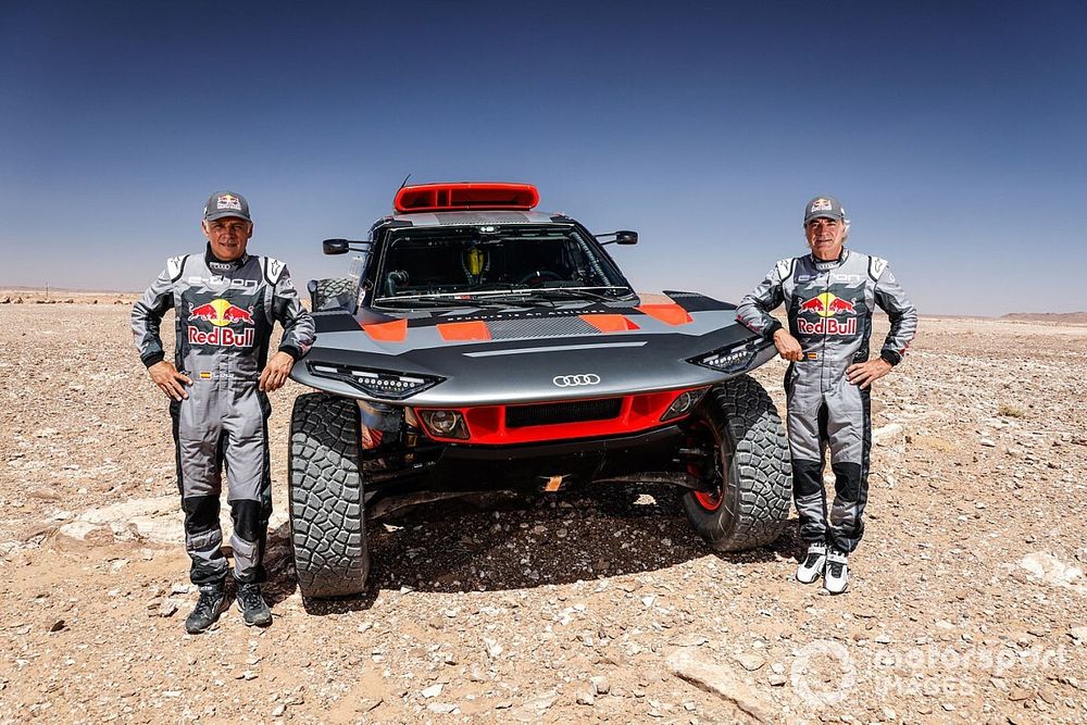 Sainz: Audi has made “brave” revisions for 2023 Dakar Rally