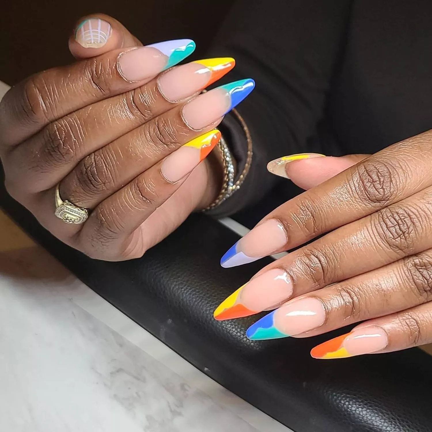 Two-tone split tips in multiple colors