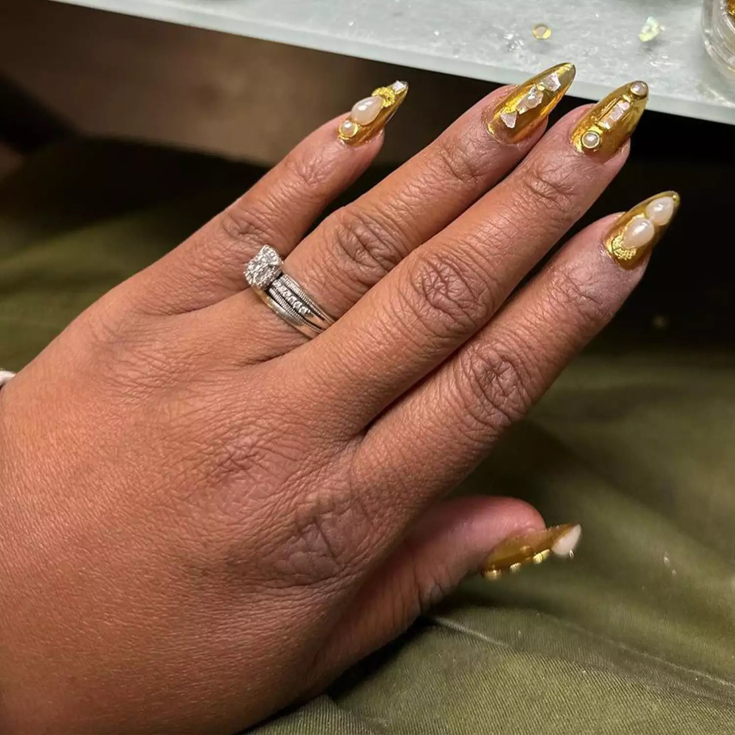 gold oyster nails