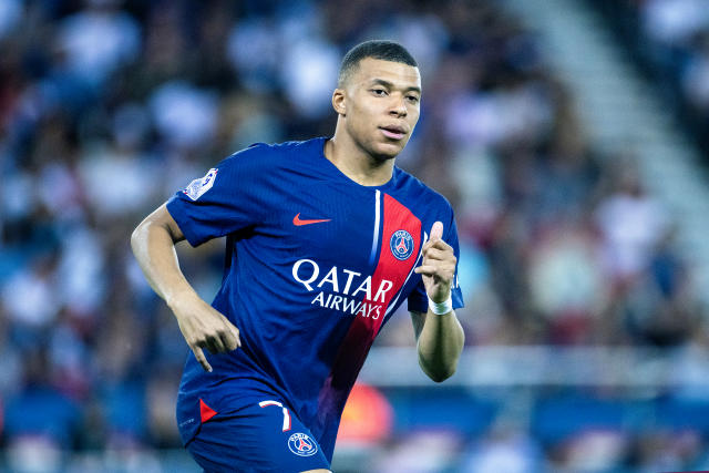 PSG gives Kylian Mbappé 2 weeks to decide on his future: 'We want him to stay, but he can't leave for free' - Yahoo Sports