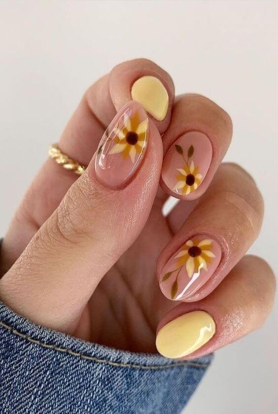 30 Alluring Floral Nail Ideas That Will Turn Your Hands Into Mini-Gardens - 219