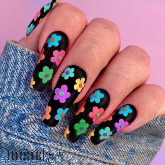 30 Alluring Floral Nail Ideas That Will Turn Your Hands Into Mini-Gardens - 227