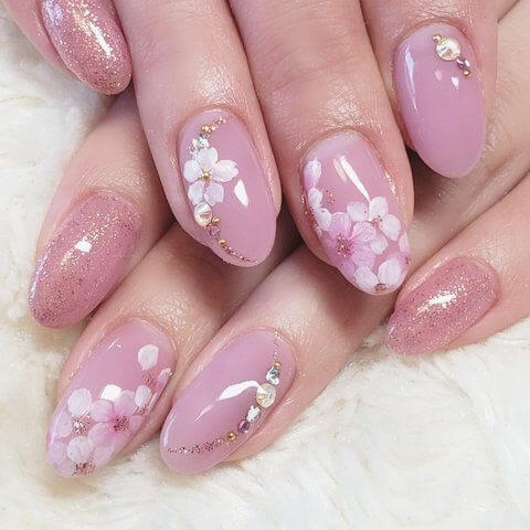 30 Alluring Floral Nail Ideas That Will Turn Your Hands Into Mini-Gardens - 201