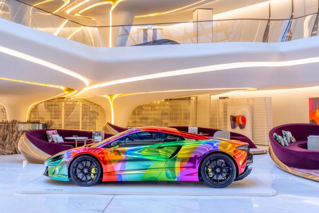 McLaren Artura Art Car: Reflecting and Absorbing Surroundings with Light Adaptation - ZONESH