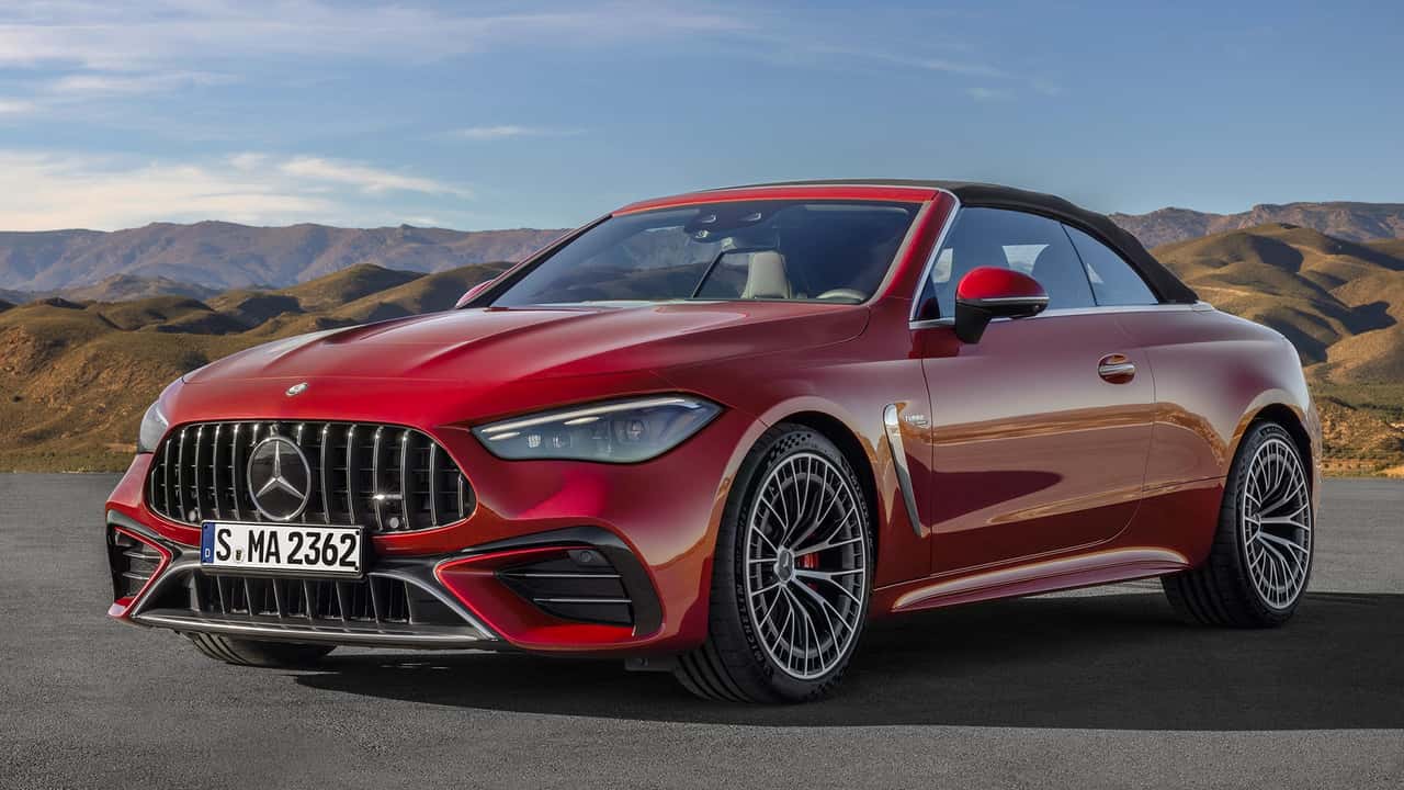 2025 Mercedes-AMG CLE53 Cabriolet Gets 443 HP and Infinite Headroom