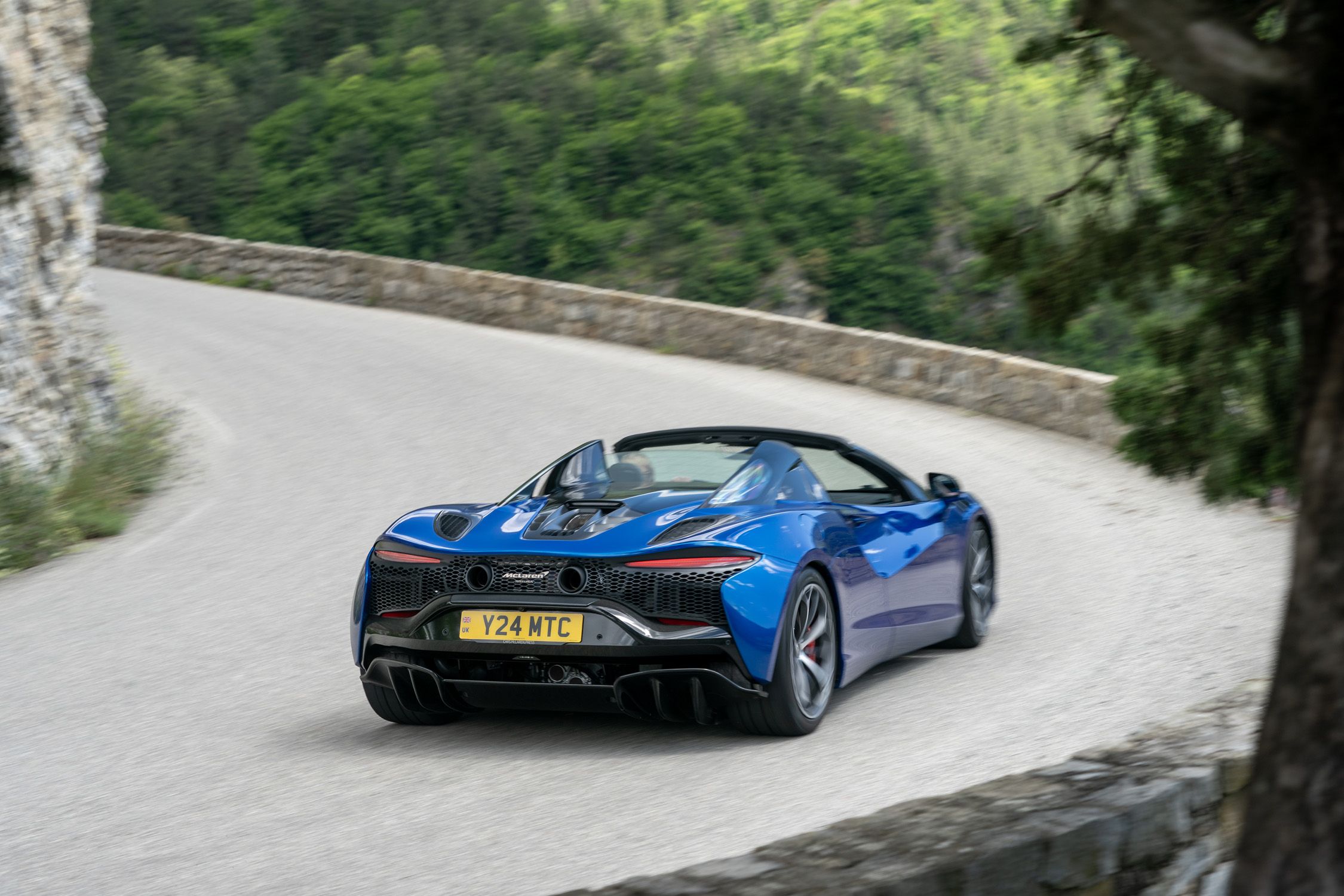 2025 mclaren artura spider