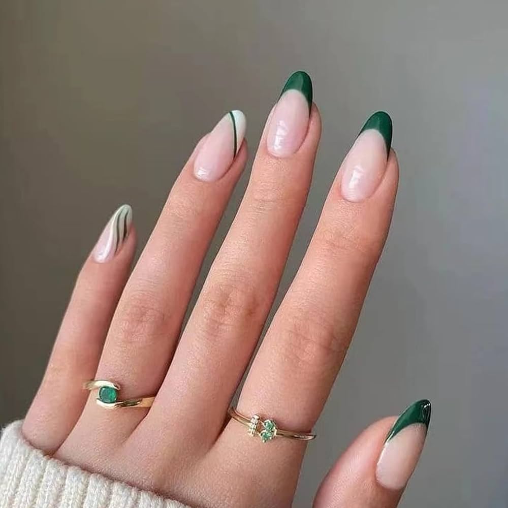 Amazon.com MISUD Uñas postizas ovaladas cortas a presión, uñas acrílicas de punta francesa, color verde, con pegamento brillante, diseños de remolinos blancos, unidades Belleza y Cuidado Personal