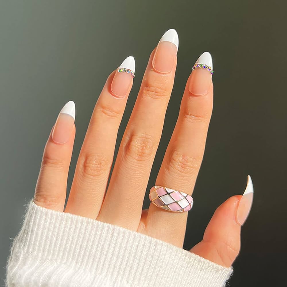 Amazon.com Uñas postizas a presión con punta francesa, almendra corta blanca con diamantes de imitación, uñas acrílicas semitransparentes reutilizables en tamaños, kit de uñas con gel de gelatina Belleza