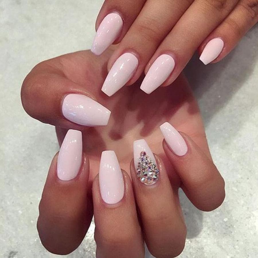 Las uñas Stiletto continúan como tendencia en