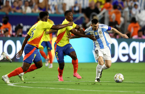 Argentina - Colombia (hiệp 2) 0-0: Messi khóc trên băng ghế dự bị - Tuổi  Trẻ Online