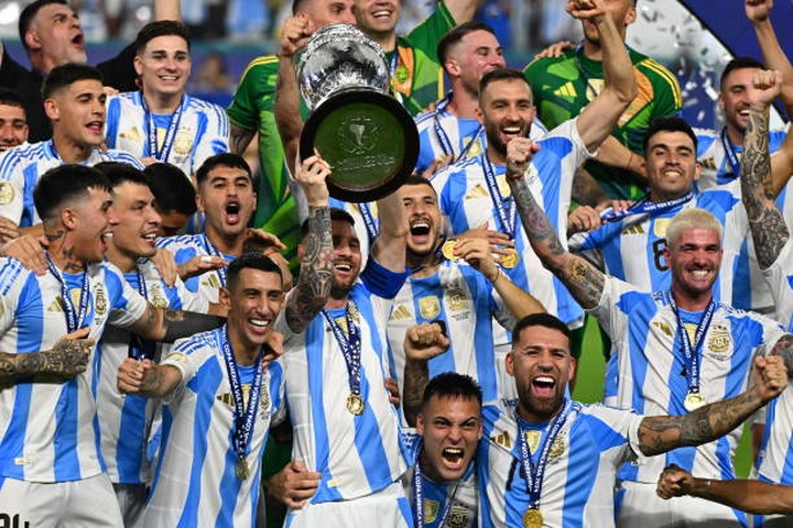 Argentina vô địch Copa America 2024, Messi nối dài những kỷ lục | Báo Dân  trí